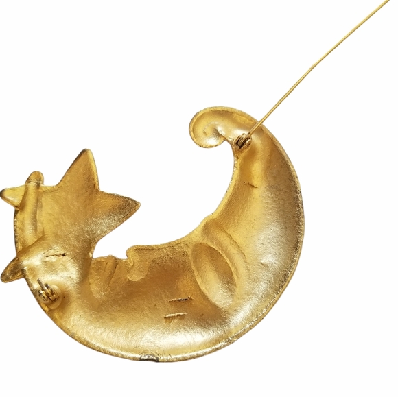 Vintage 1970s Matte Gold Tone Moon and Star Brooch - Picture 12 of 12